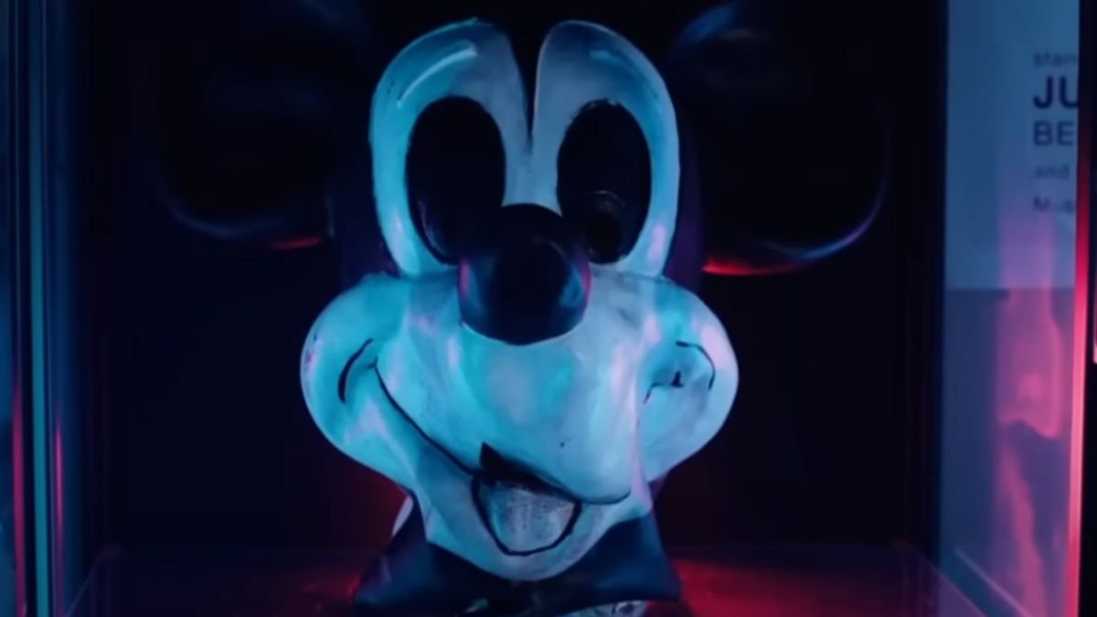 Mickey Mouse Devient Un Tueur En S Rie Dans La Bande Annonce Dun Film