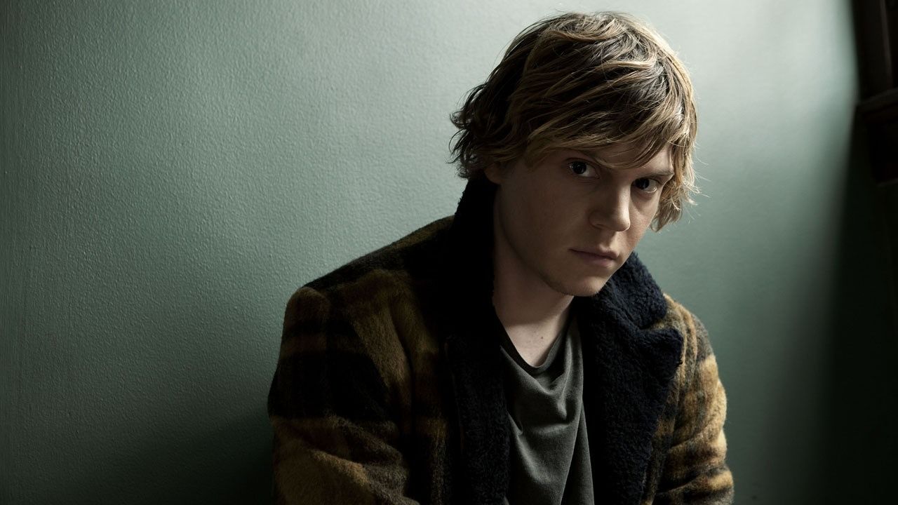 American Horror Story : Après les cheveux bleus, Evan Peters s&rsquo;essaie au violet