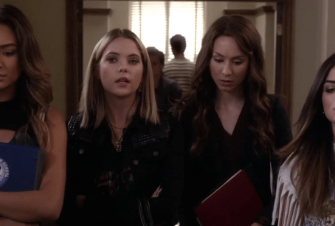 Pretty Little Liars : découvrez les premières images sur l&rsquo;identité de A.D. ! #GameOver