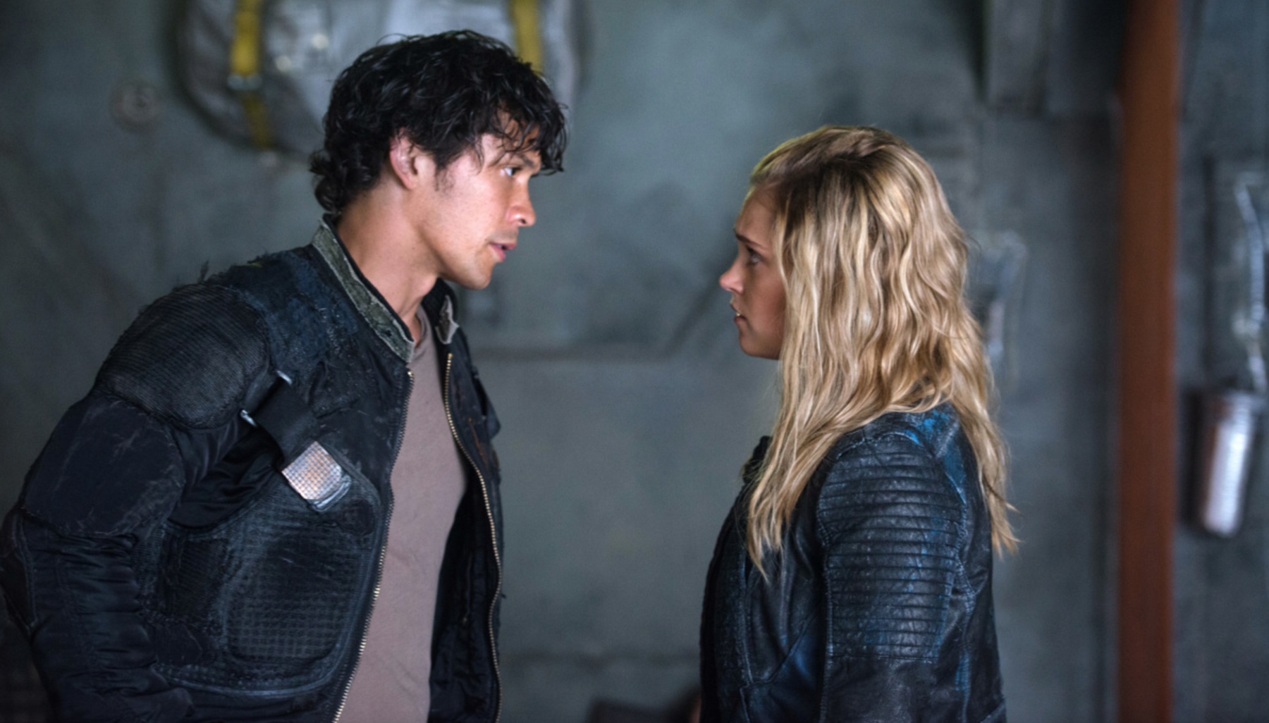 The 100 saison 5 : « la relation entre Bellamy et Clarke va changer »