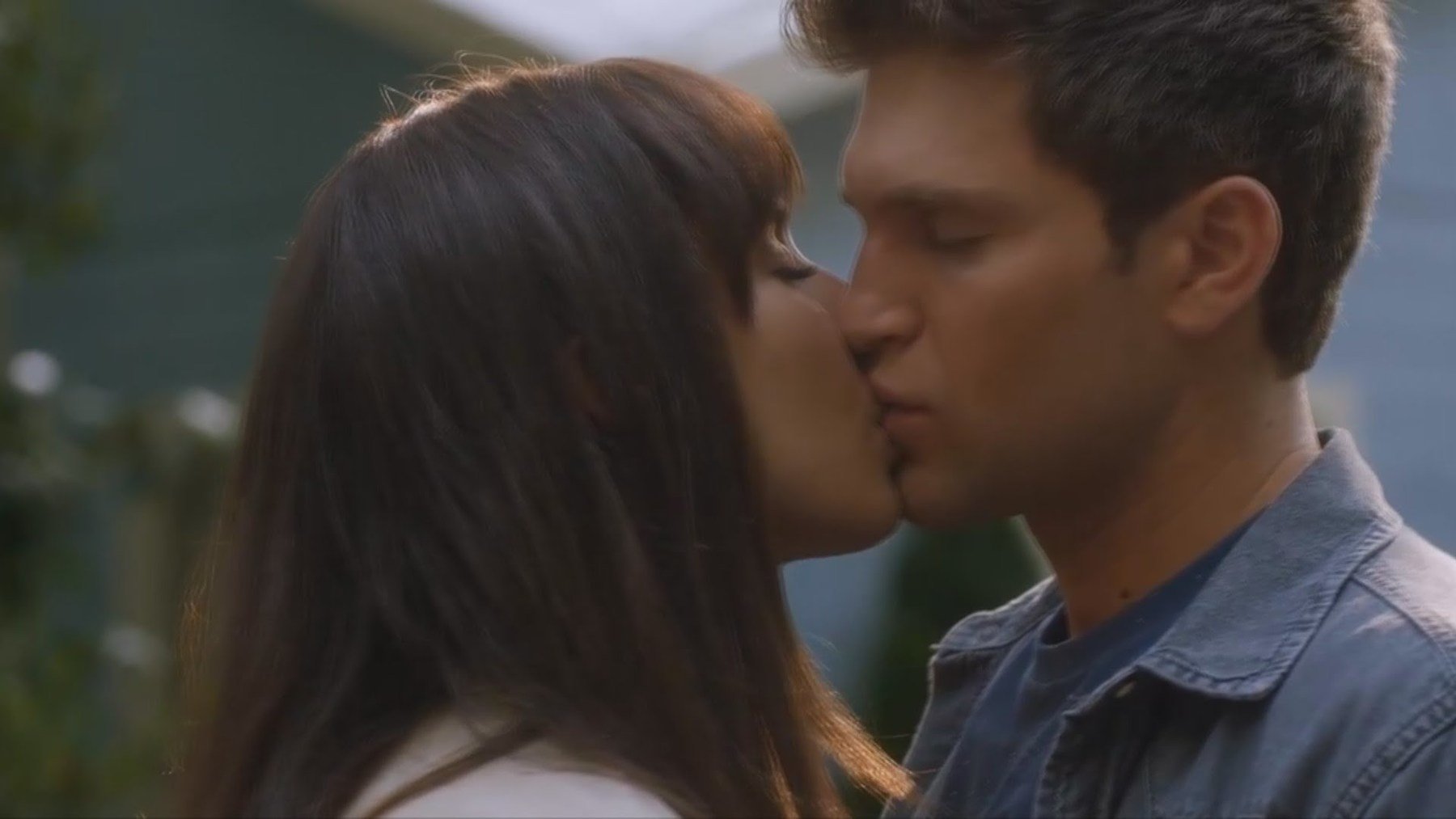 Pretty Little Liars : Troian Bellisario (Spencer) défend la fin de Spoby !