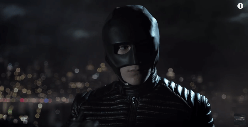 Gotham : Bruce enfile (enfin) son Bat-costume dans ce nouveau trailer