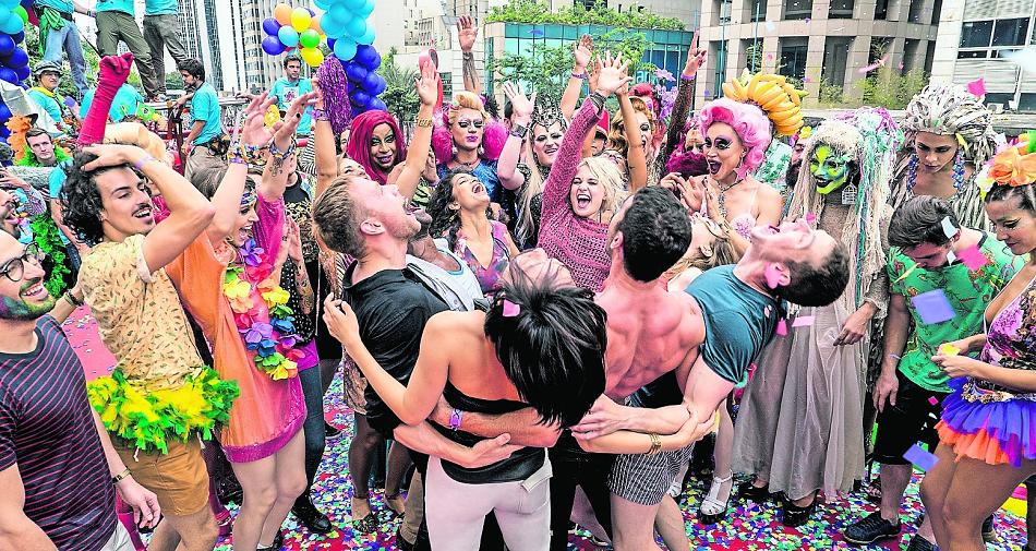 Sense8 : un feu d&rsquo;artifice tiré à la Tour Eiffel choque les parisiens