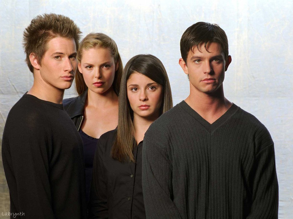 Roswell : le casting du reboot prend la pose sur Instagram