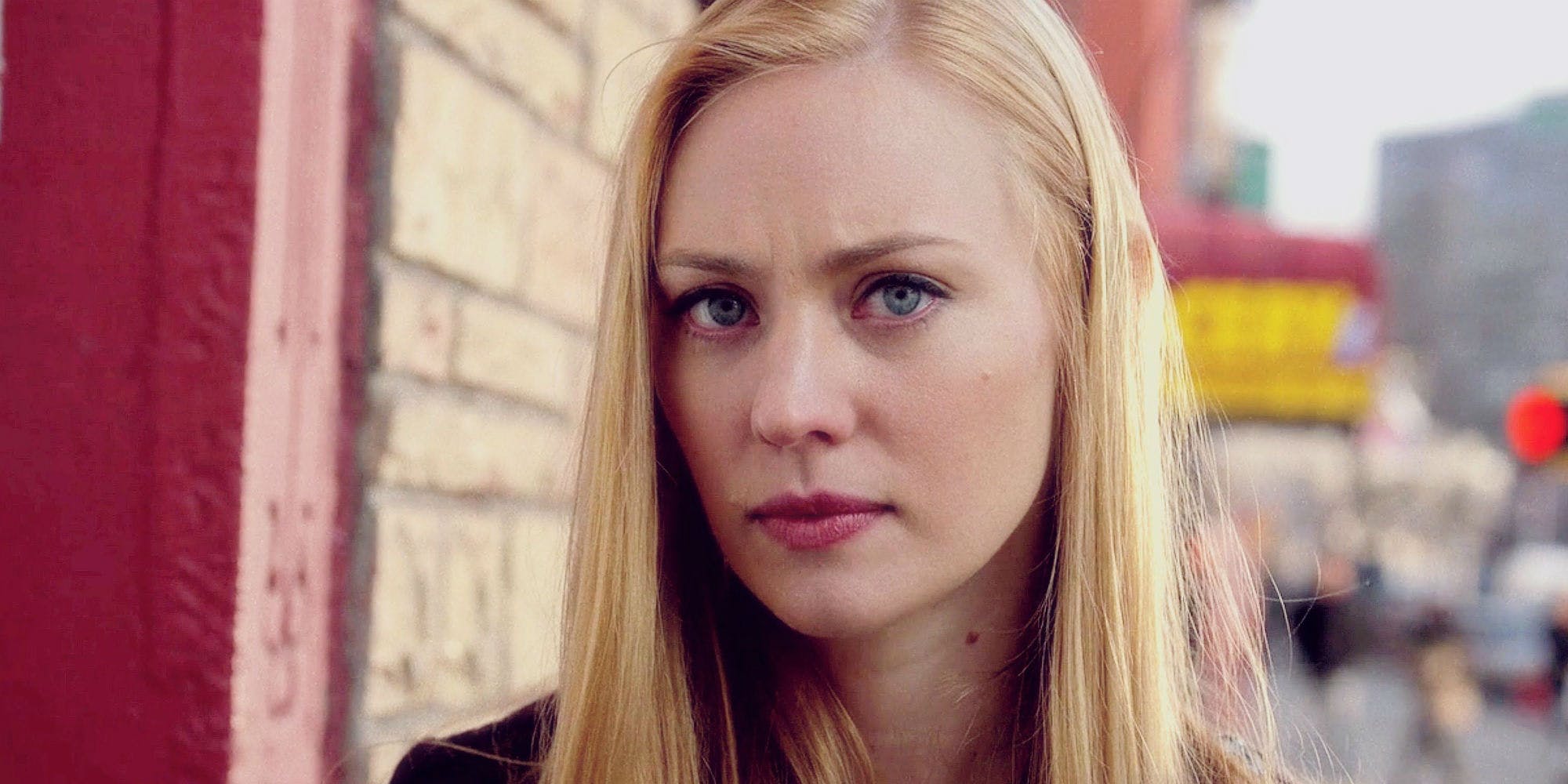 Daredevil : Deborah Ann Woll souhaite que le passé de Karen Page soit exploré