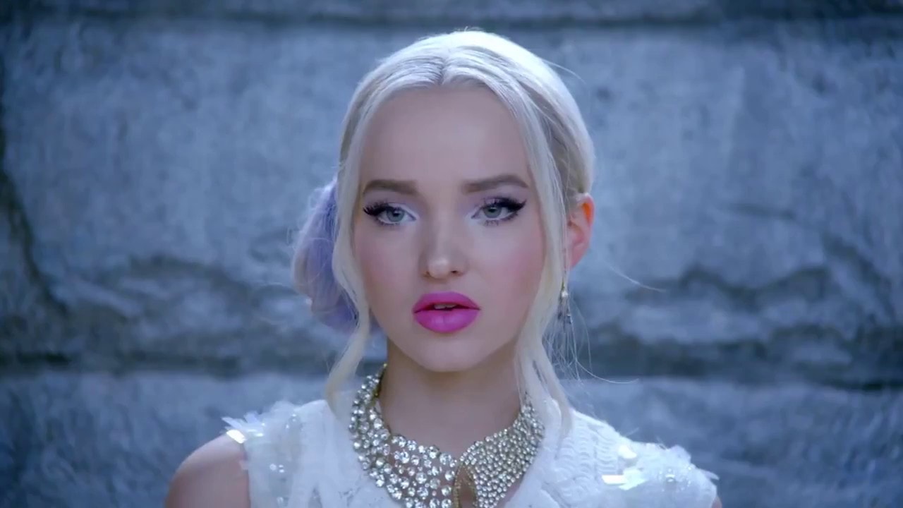 Riverdale : Dove Cameron a t-elle confirmé son rôle dans Sabrina l’apprentie sorcière ?