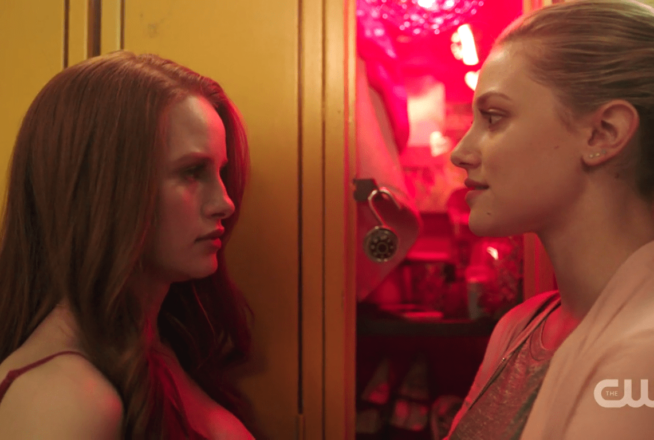 Riverdale : Madelaine Petsch (Cheryl) adore jouer les pestes avec Betty