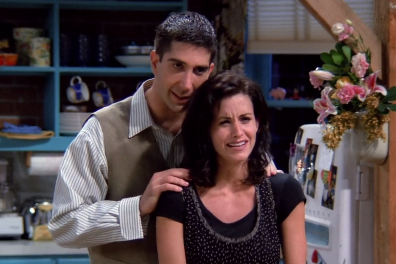 Friends : pourquoi cette théorie sur Monica et Ross bouleverse les fans