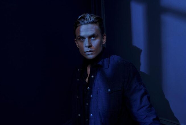 Tell Me A Story, Billy Magnussen : « C&rsquo;est un conte de fées sombre à regarder caché sous une couette » (EXCLU)