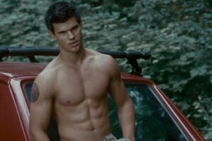 Twilight : pourquoi Jacob ne porte-t-il jamais de t-shirt ?