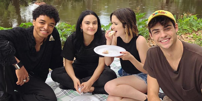 The Stand-In : Noah Centineo et Camila Mendes réunis sur des photos de tournage