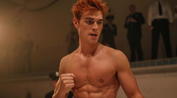 Riverdale : le secret derrière les abdos d&rsquo;Archie Andrews