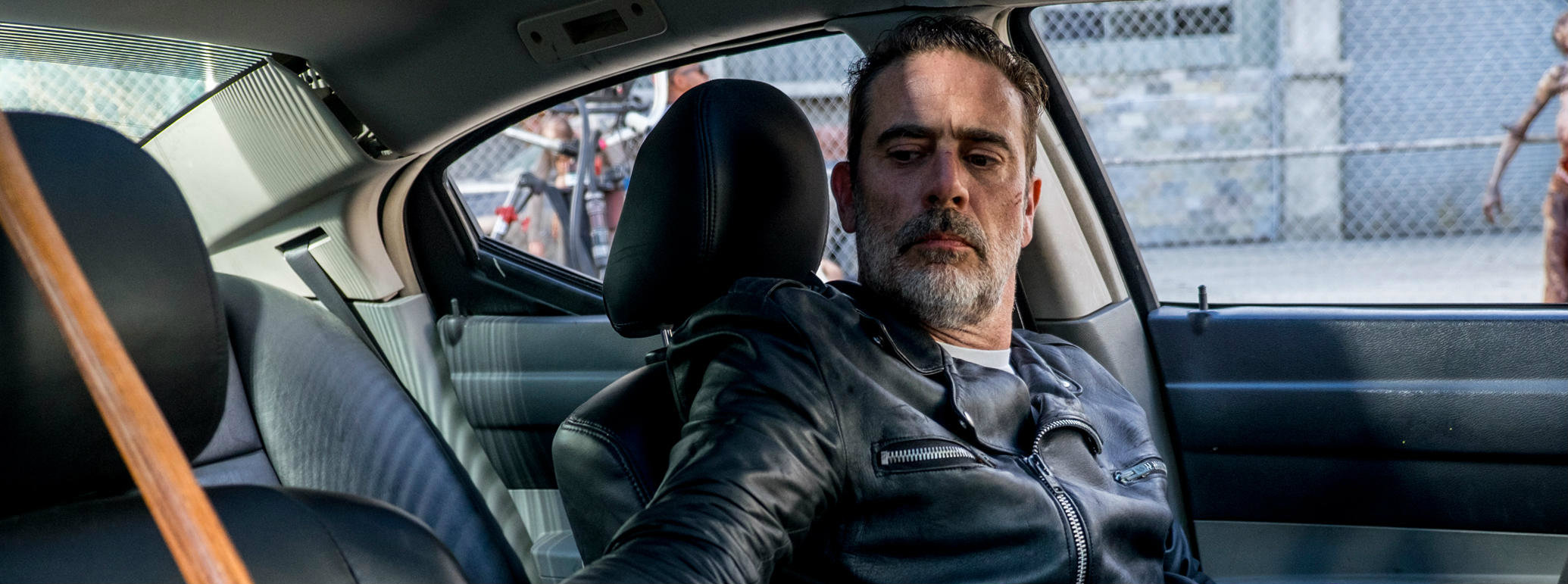 The Walking Dead saison 8 : qui Negan a-t-il pris dans sa voiture dans l&rsquo;épisode 14 ?