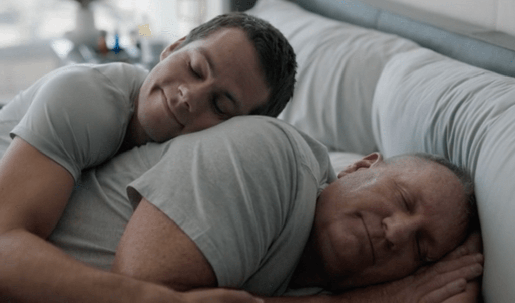 Ed O&rsquo;Neill raconte son incroyable baiser avec Dylan O&rsquo;Brien pour Weird City