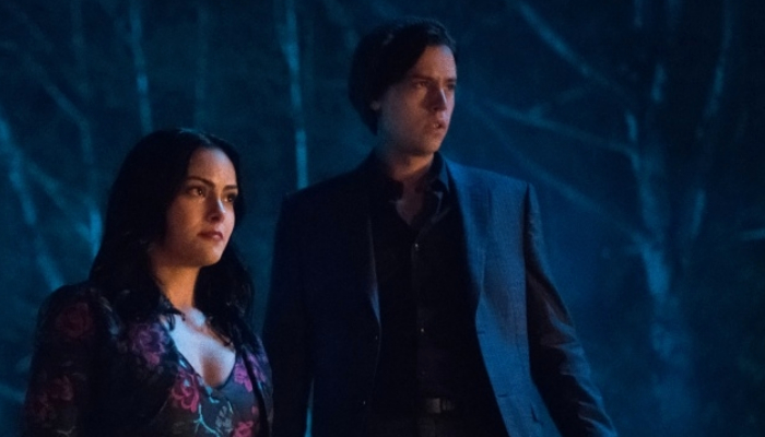 Riverdale : Camila Mendes parle de sa rencontre gênante avec Cole Sprouse