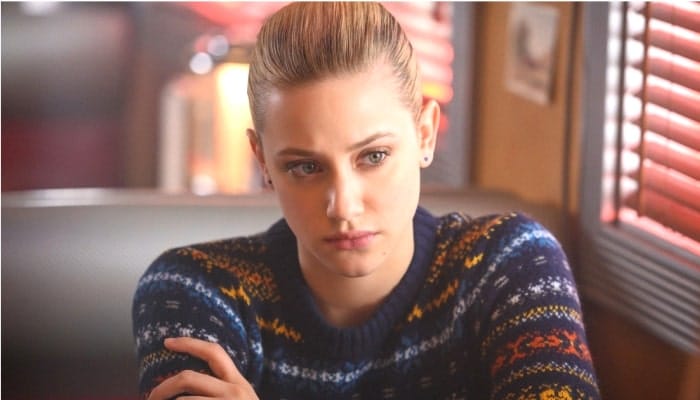 Riverdale : Lili Reinhart confie s&rsquo;être sentie mal à l&rsquo;aise pour sa scène tournée en sous-vêtements