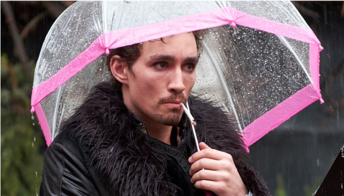 The Umbrella Academy : un spin-off sur Klaus ? Robert Sheehan répond