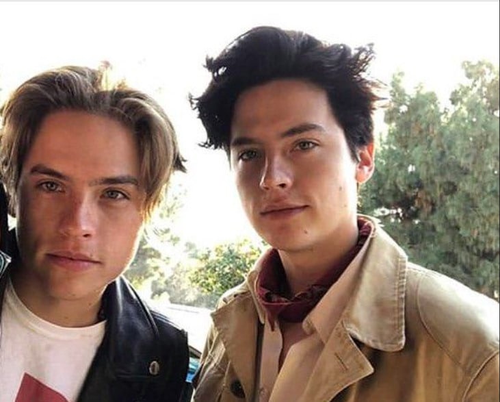 Riverdale : Dylan Sprouse habillé en Southside Serpent ? Les fans s’emballent