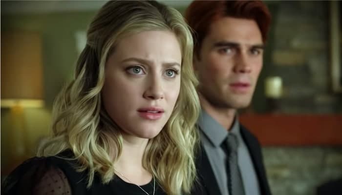 Riverdale saison 4 : Lili Reinhart répond aux attaques des fans après le baiser entre Betty et Archie