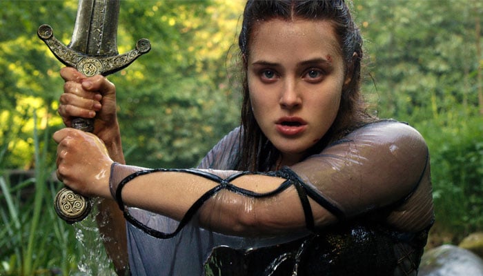 Cursed : la nouvelle série Netflix avec Katherine Langford se dévoile avec des photos inédites