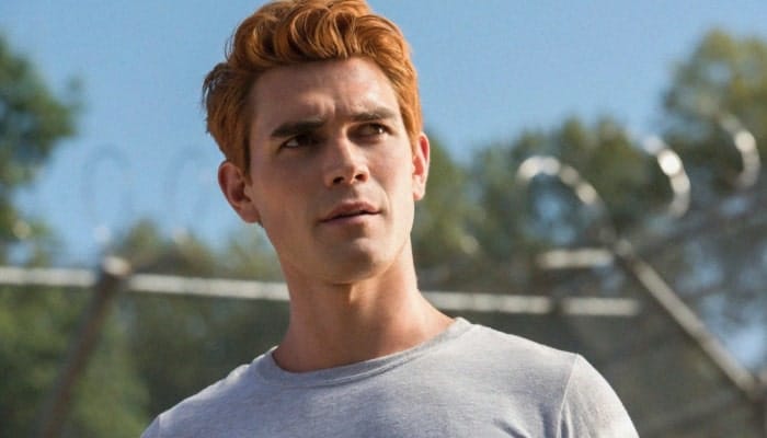 Riverdale : KJ Apa (Archie) s’est blessé sur le tournage de son film