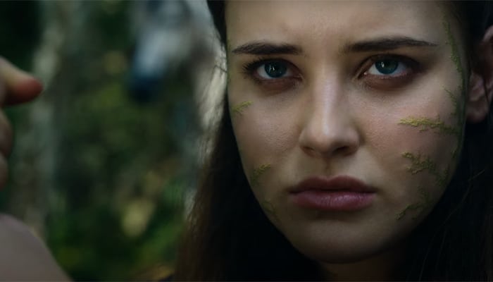 Cursed : Katherine Langford découvre Excalibur dans la bande-annonce de la série Netflix