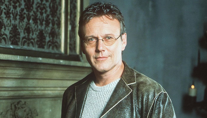 Buffy contre les vampires : pourquoi Anthony Head (Giles) est-il parti de la série dans la saison 6 ?