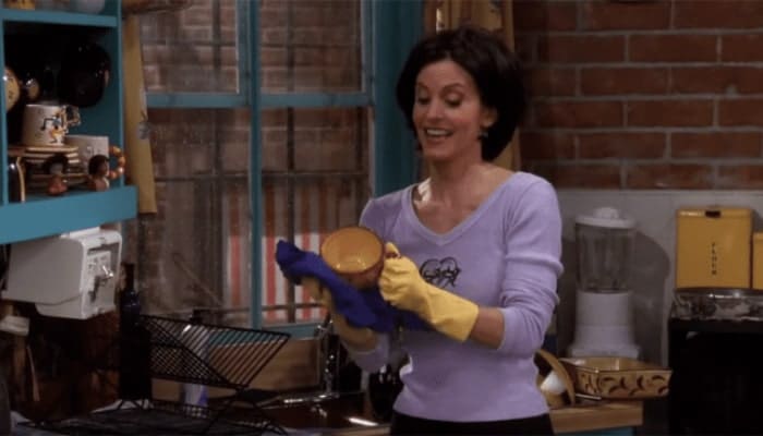 Friends : Courteney Cox pense être encore plus maniaque que Monica