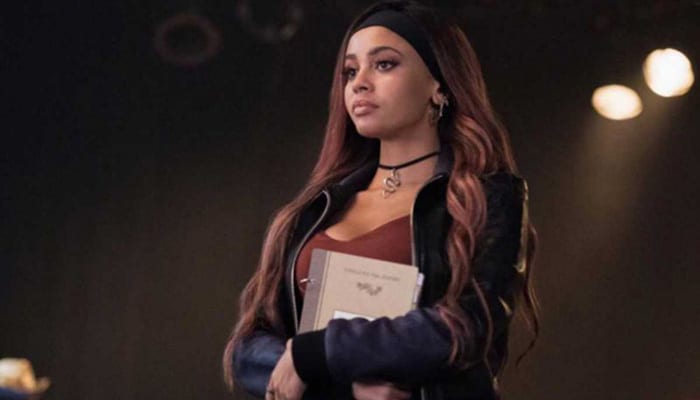 Riverdale : le créateur s&rsquo;excuse auprès de Vanessa Morgan et promet des changements