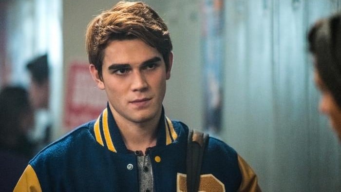 Riverdale : KJ Apa héros d&rsquo;un film sur le coronavirus aux côtés de Sofia Carson