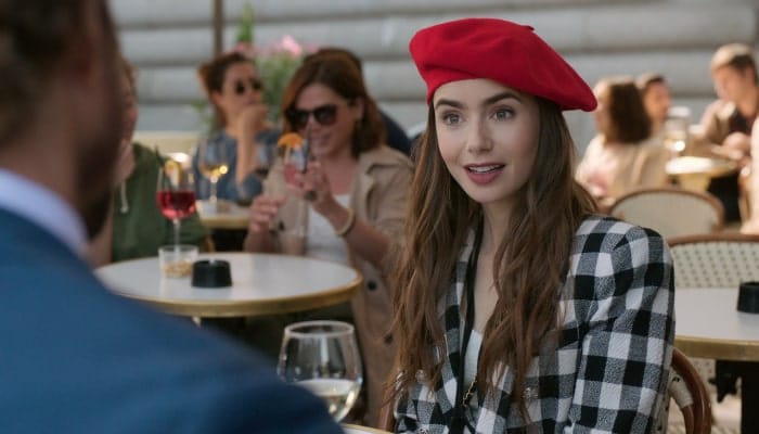 Emily in Paris : une date et une bande-annonce pour la série Netflix avec Lily Collins