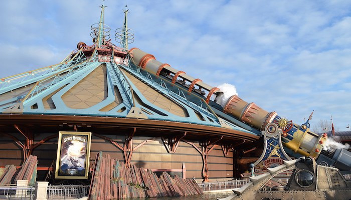 Disney : un film inspiré de l&rsquo;attraction Space Mountain est en préparation