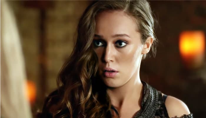 The 100 : Alycia Debnam-Carey (Lexa) raconte son histoire la plus folle avec un fan