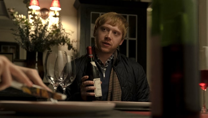 Servant, Rupert Grint : « la saison 2 est clairement plus un thriller dramatique » (INTERVIEW)