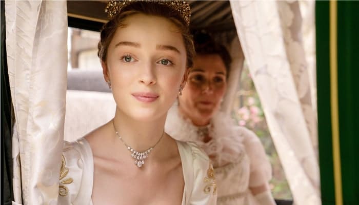 La Chronique des Bridgerton : Phoebe Dynevor réagit à l’obsession des fans pour… son cou