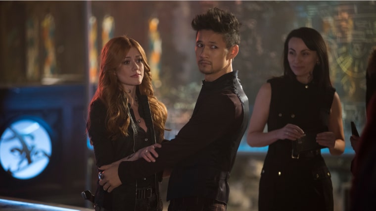 Shadowhunters : Dominic Sherwood, « c’est comme si les scénaristes ne m’aimaient pas »