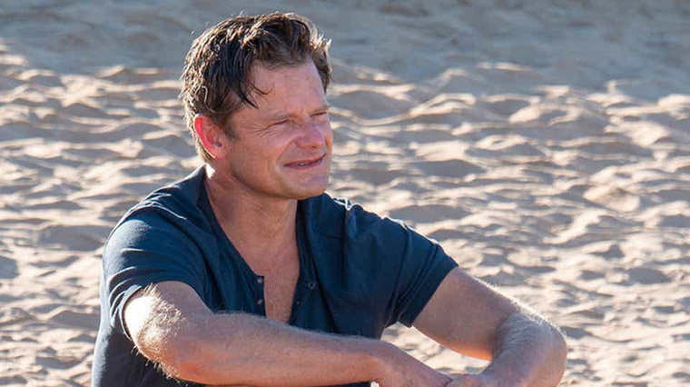 The White Lotus : Steve Zahn a-t-il vraiment montré son sexe en gros plan dans l&rsquo;épisode 1 ? Il se confie