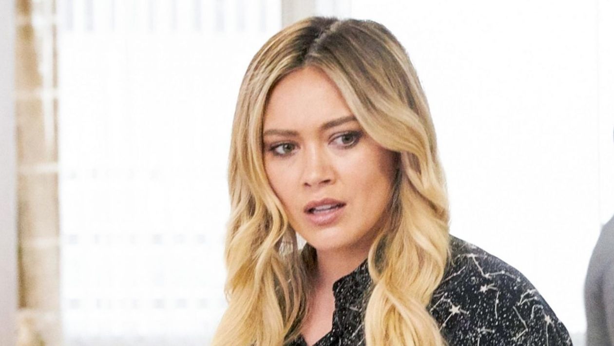 How I Met Your Father : Hilary Duff testée positive au Covid-19 alors que le tournage venait de débuter