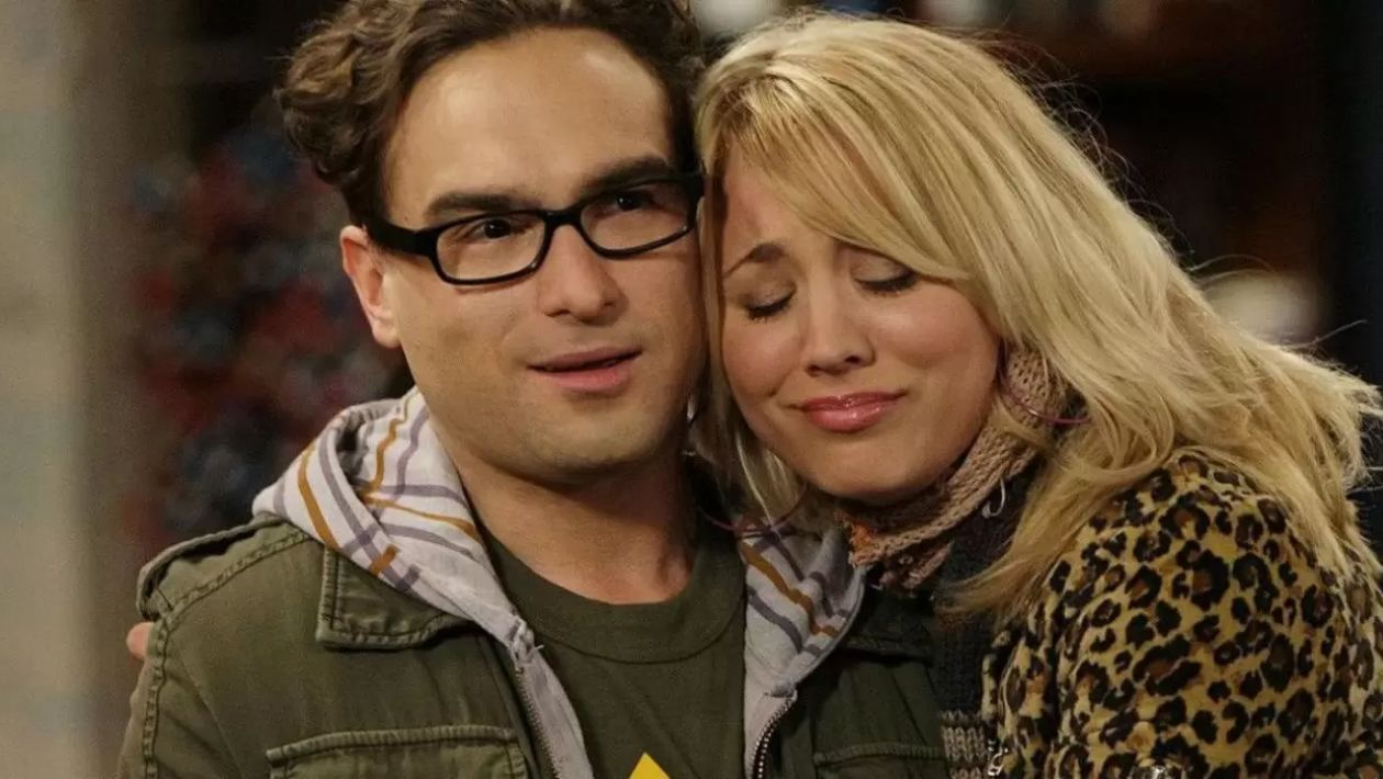 Kaley Cuoco (Penny) et Johnny Galecki (Leonard) dans The Big Bang Theory.