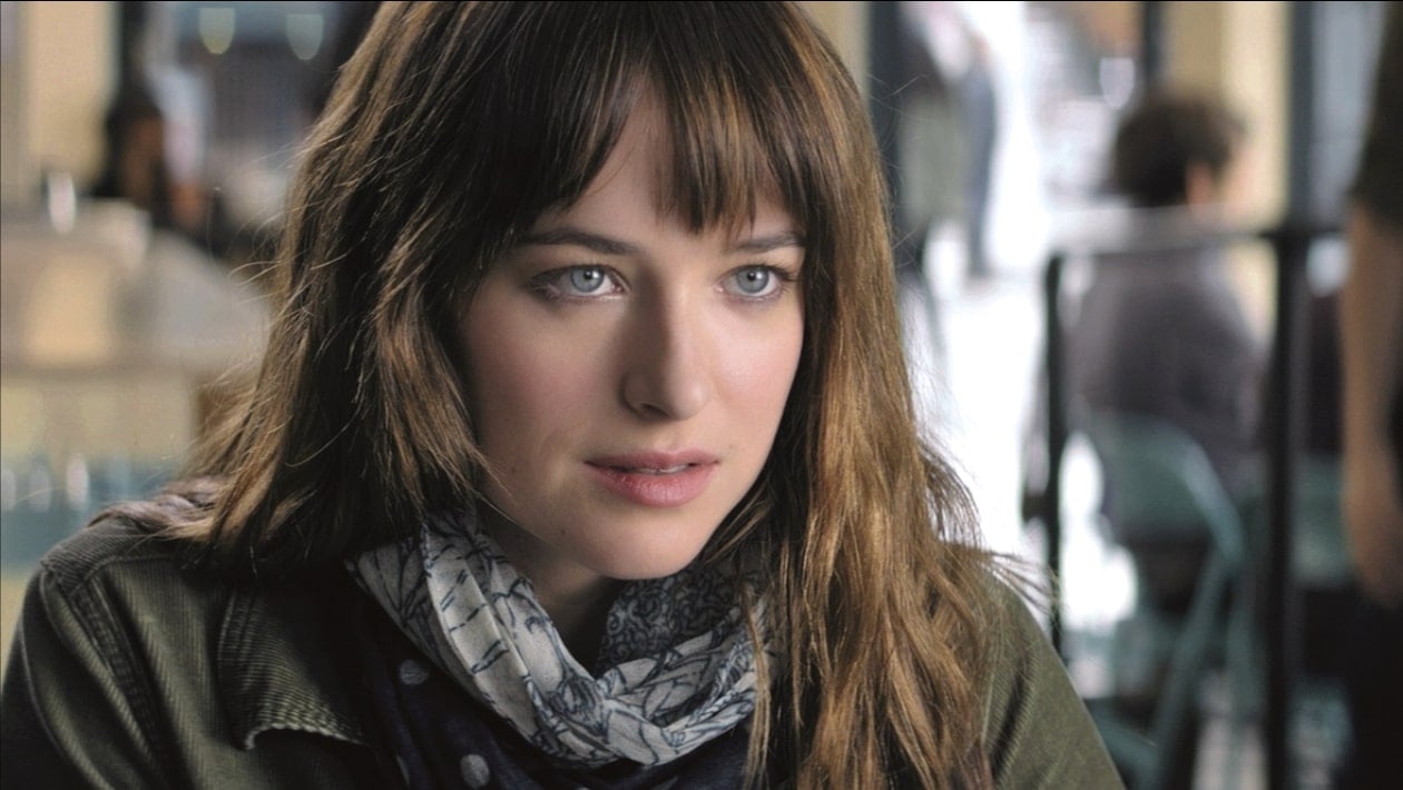 « Si j&rsquo;avais su, je ne l&rsquo;aurais pas fait », pourquoi le tournage de 50 Nuances de Grey a été très difficile pour Dakota Johnson ?