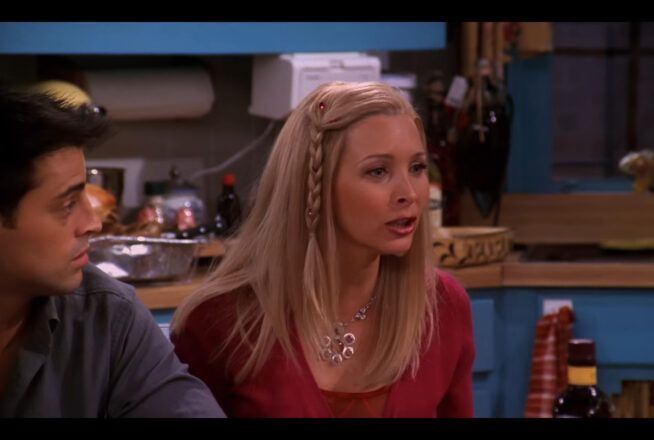 Friends : pourquoi Lisa Kudrow portait une perruque dans la saison 6 ?