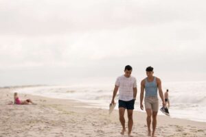 Fire Island : 3 bonnes raisons de regarder le film sur Disney+