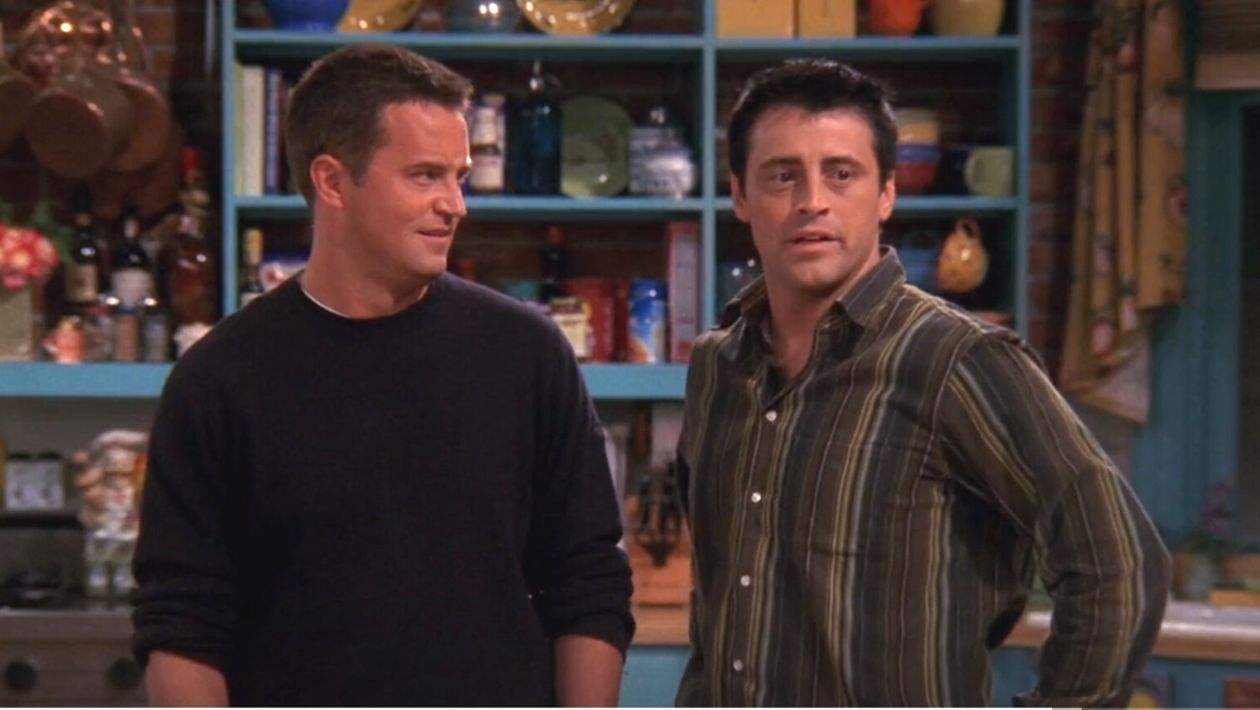 Friends : aviez-vous remarqué cette erreur dans l&rsquo;épisode où Phoebe rencontre les parents de Mike ?