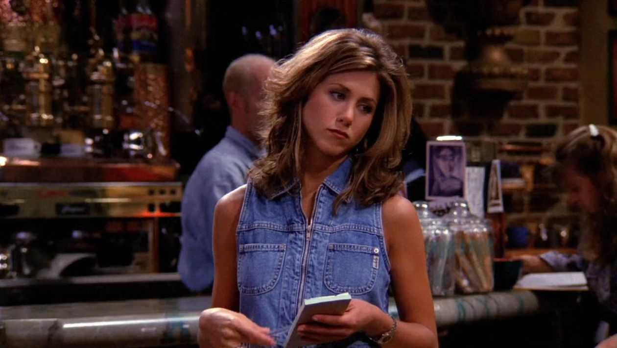 Friends : Jennifer Aniston (Rachel) donne son avis sur sa coupe de cheveux mythique dans la série