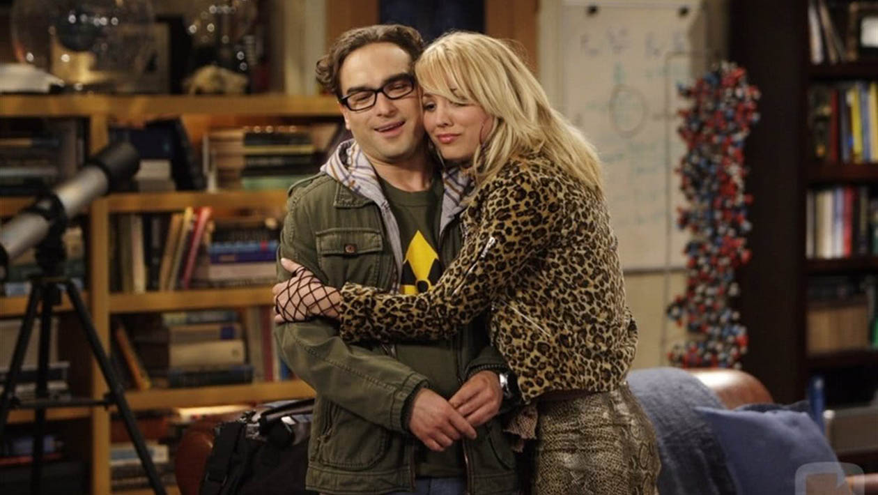 The Big Bang Theory : Kaley Cuoco et Johnny Galecki racontent comment ils sont tombés amoureux sur le tournage