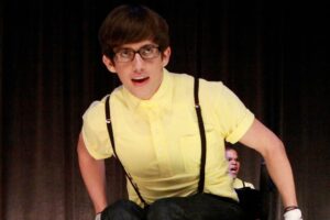 Glee : Kevin McHale (Artie) critique vivement le documentaire sur la série