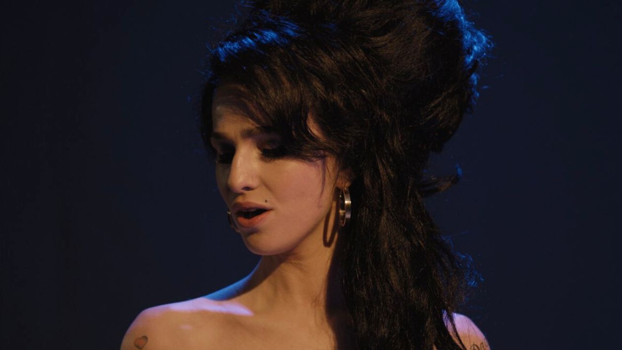 Back to black : une première image de Marisa Abela dans la peau d’Amy Winehouse