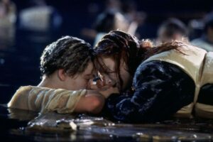 Titanic : « Je ne devrais pas le dire&#8230; », Kate Winslet fait une grosse révélation au sujet de la scène culte de la planche