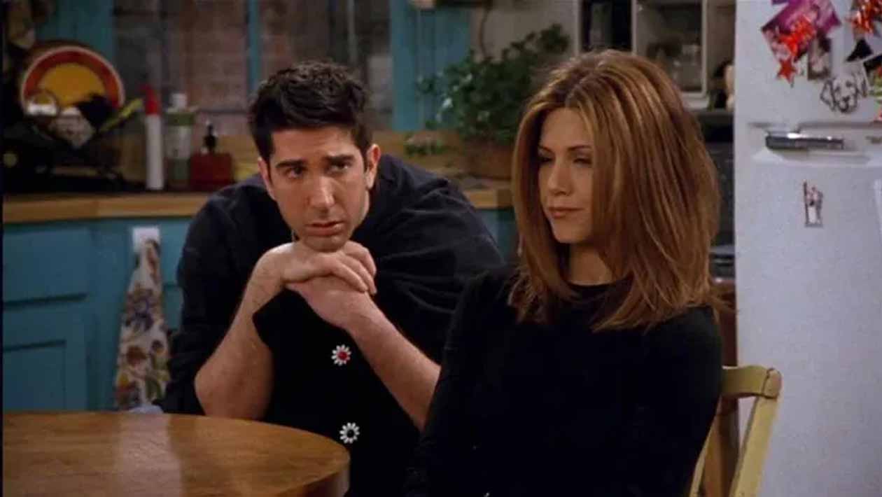 Friends : David Schwimmer (Ross) a détesté faire cette photo promo culte de la série