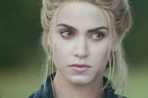 Twilight : Nikki Reed (Rosalie) portait-elle une perruque sur le tournage ?